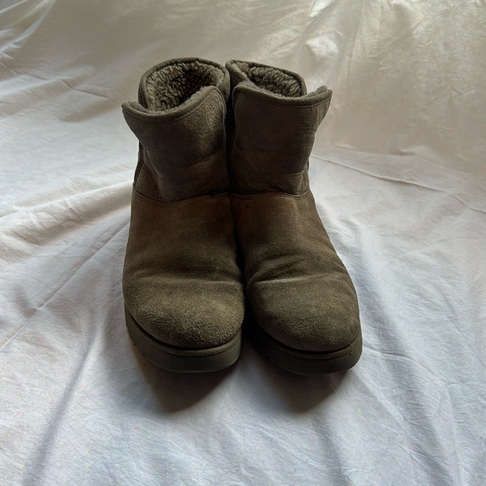 Ugg  Short Boot Slipper
